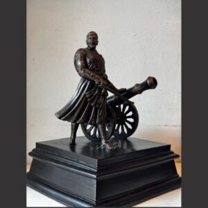 Chh. Shivaji Maharaj Statue with Canon 11 Inches