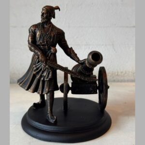 Chh. Shivaji Maharaj Statue with Canon 4.5 Inches