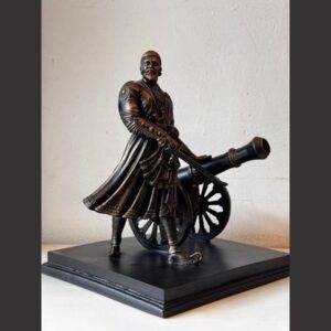 Chh. Shivaji Maharaj Statue with Canon 9 Inches